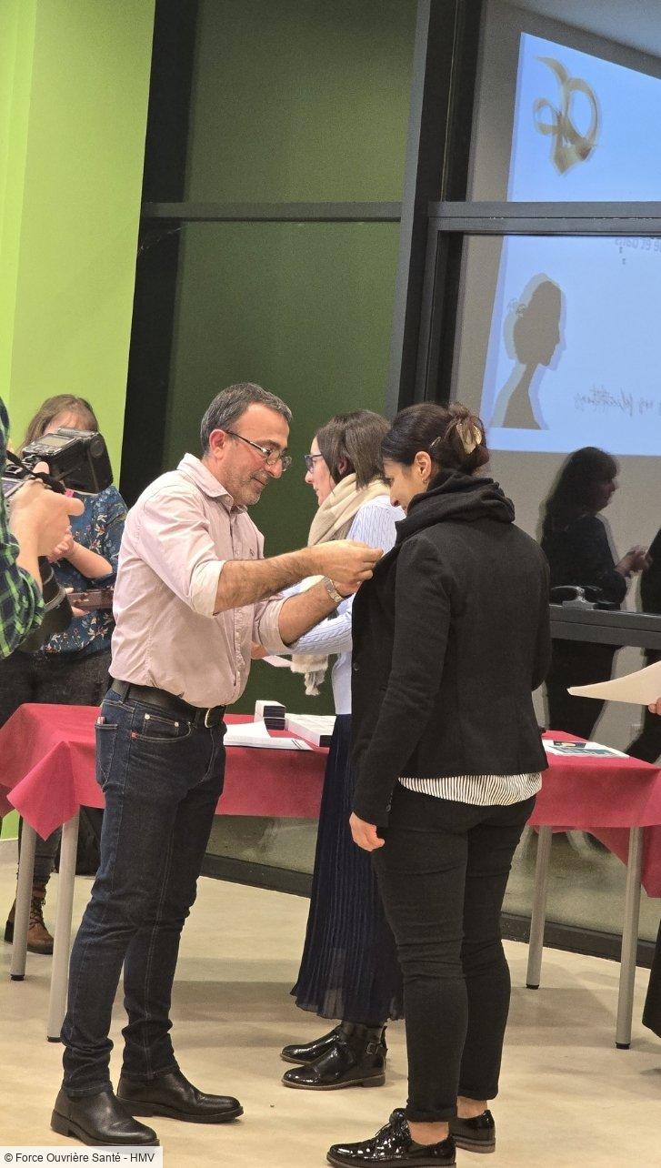 Remise de médaille du travail 20 ans, Nawal Choukri