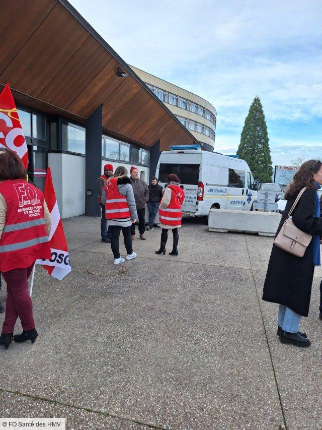 Manifestation pacifiste pour la défense des services publics à Saint-Dié-des-Vosges