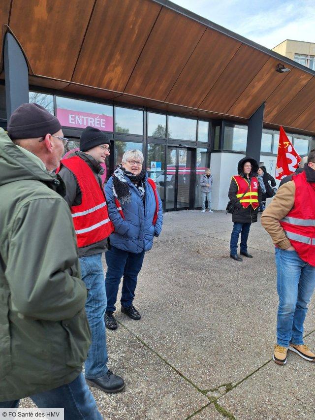 Manifestation pacifiste pour la défense des services publics à Saint-Dié-des-Vosges