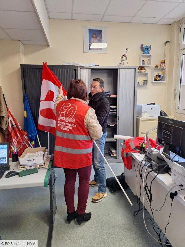 Manifestation pacifiste pour la défense des services publics à Saint-Dié-des-Vosges