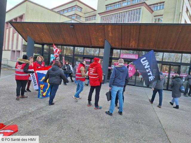 Manifestation pacifiste pour la défense des services publics à Saint-Dié-des-Vosges