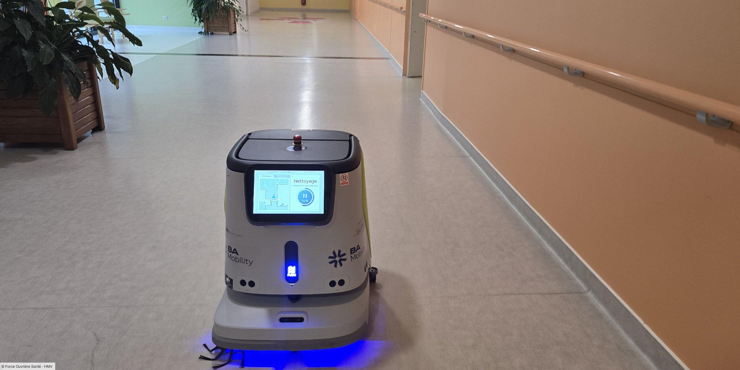 Un robot nettoyeur en test au Centre Hospitalier Saint-Charles : prévention des TMS avant tout !